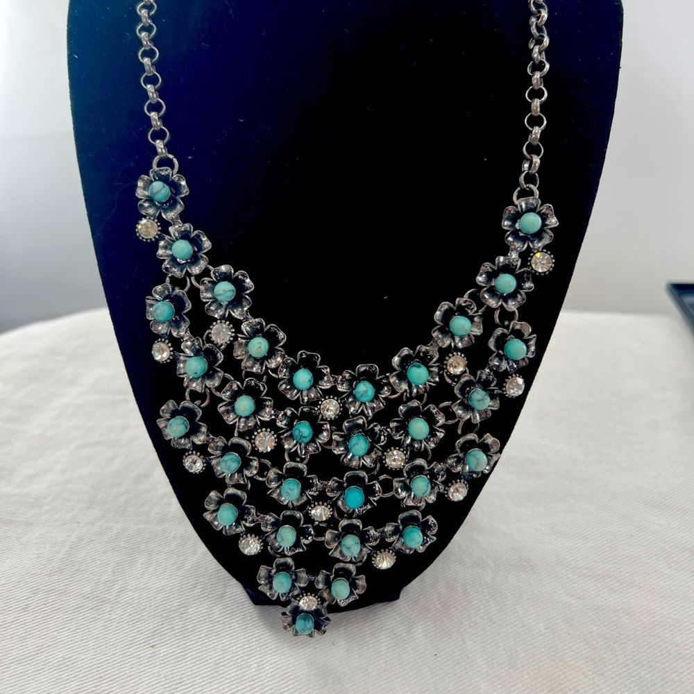 Gorgeous Howlite and rhinestones Statement Necklace